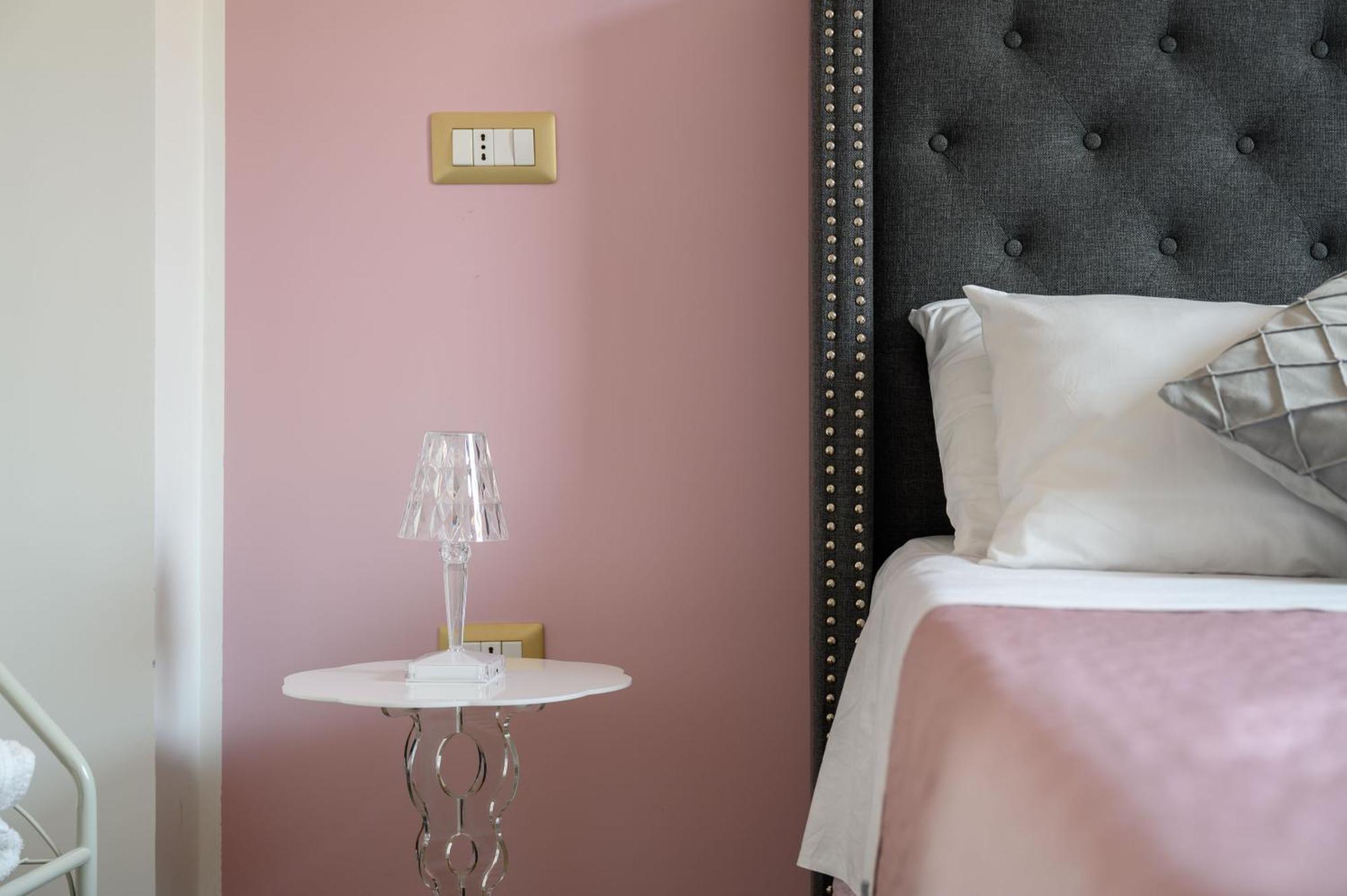 Casa Vacanze Maddalena - Palazzetto Sul Lago - Diamante Rosa マルタ エクステリア 写真