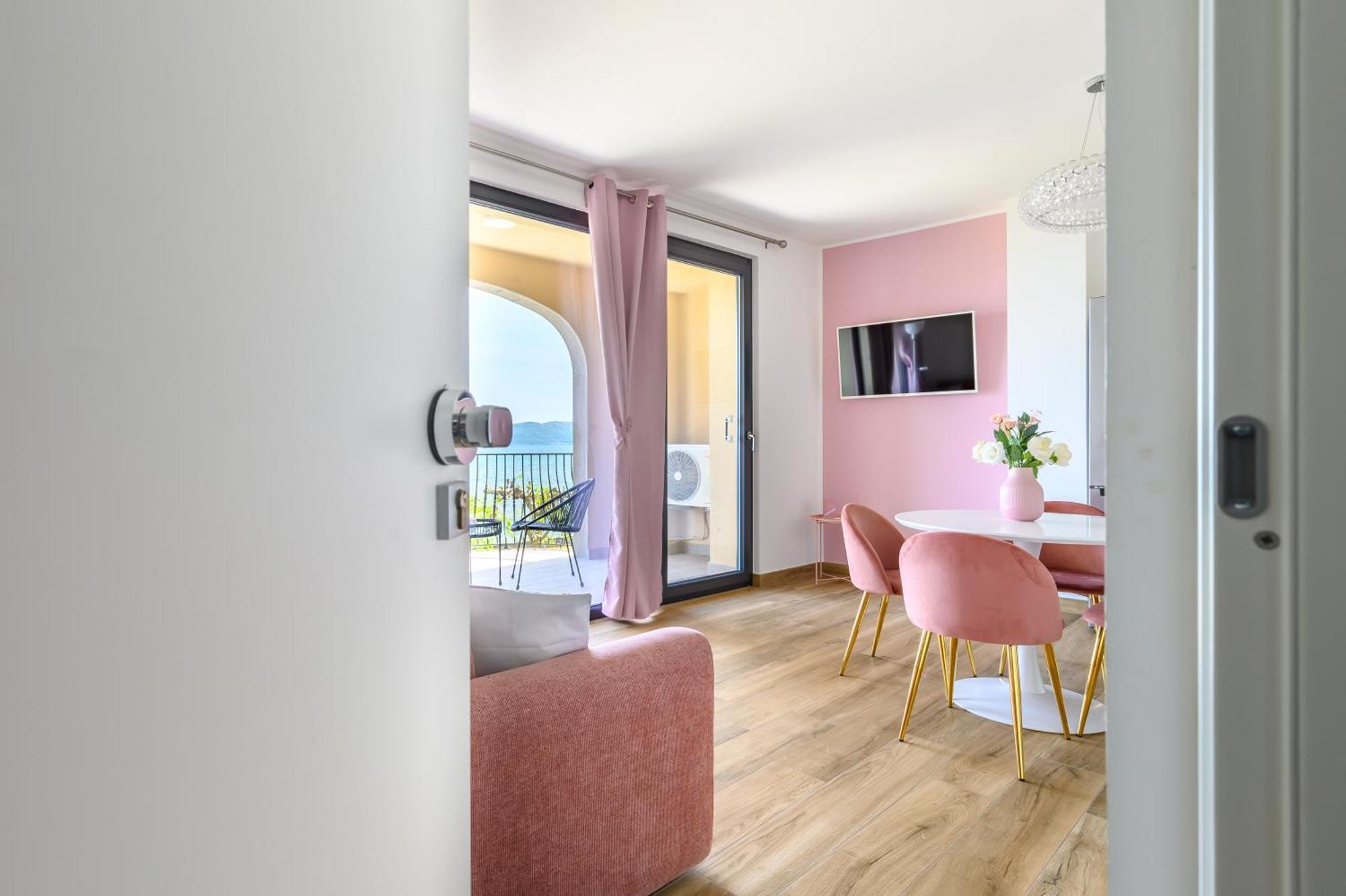Casa Vacanze Maddalena - Palazzetto Sul Lago - Diamante Rosa マルタ エクステリア 写真