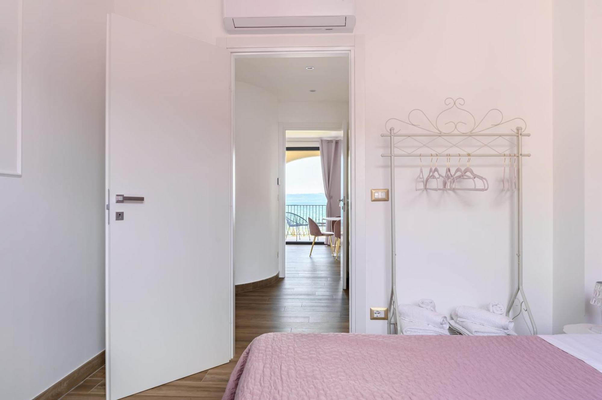 Casa Vacanze Maddalena - Palazzetto Sul Lago - Diamante Rosa マルタ エクステリア 写真