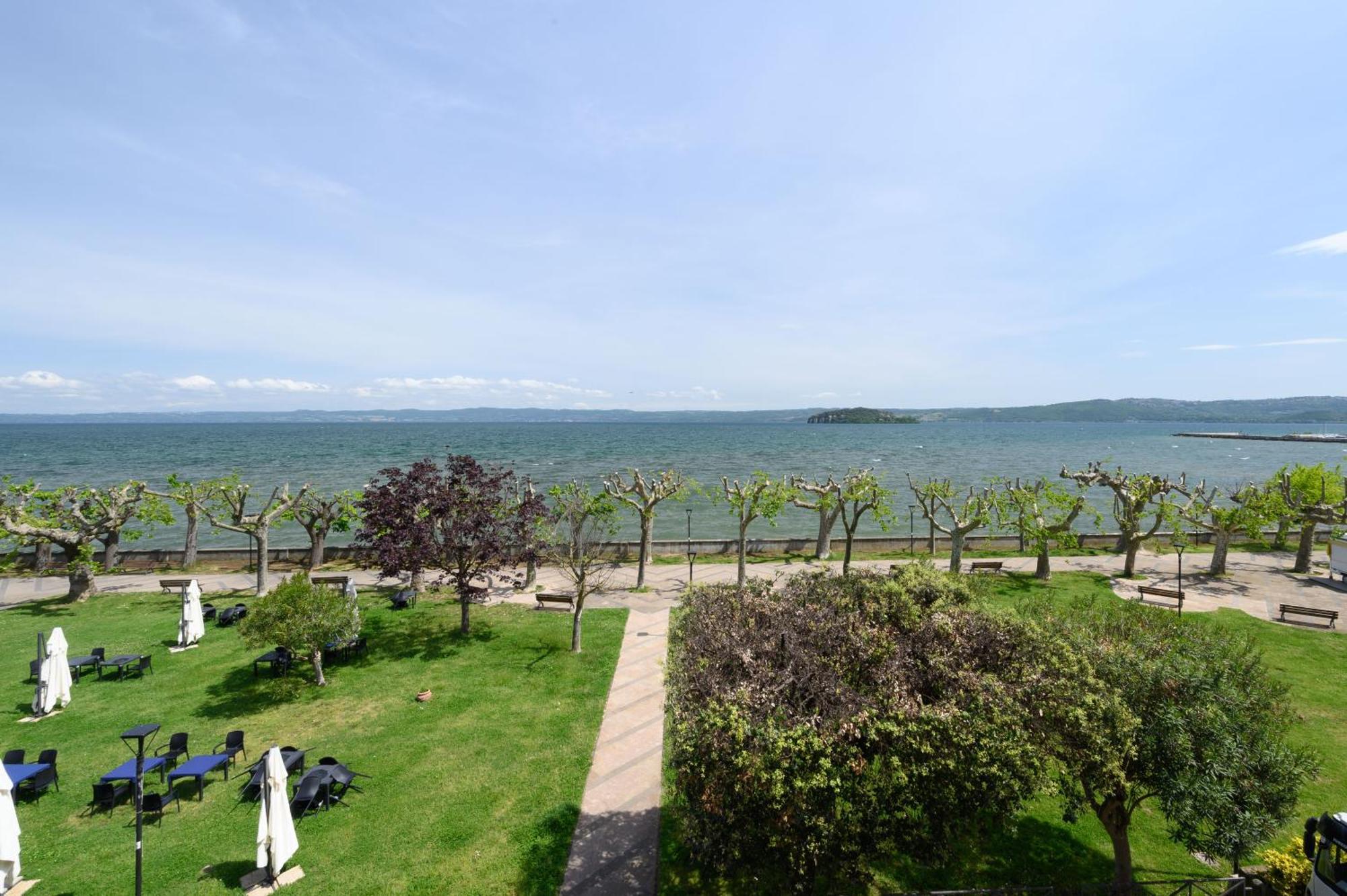 Casa Vacanze Maddalena - Palazzetto Sul Lago - Diamante Rosa マルタ エクステリア 写真